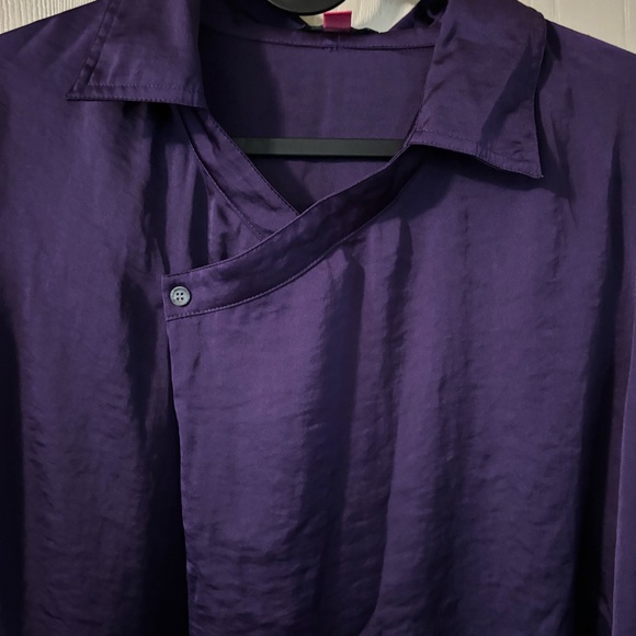 Vince Camuto Purple long sleeve asymetrical neckline blouse Size S - Picture 2 of 5